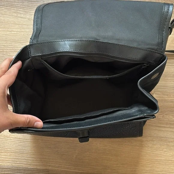 Coach Elegant Black Leather Shoulder Bag - Picture 13 of 16